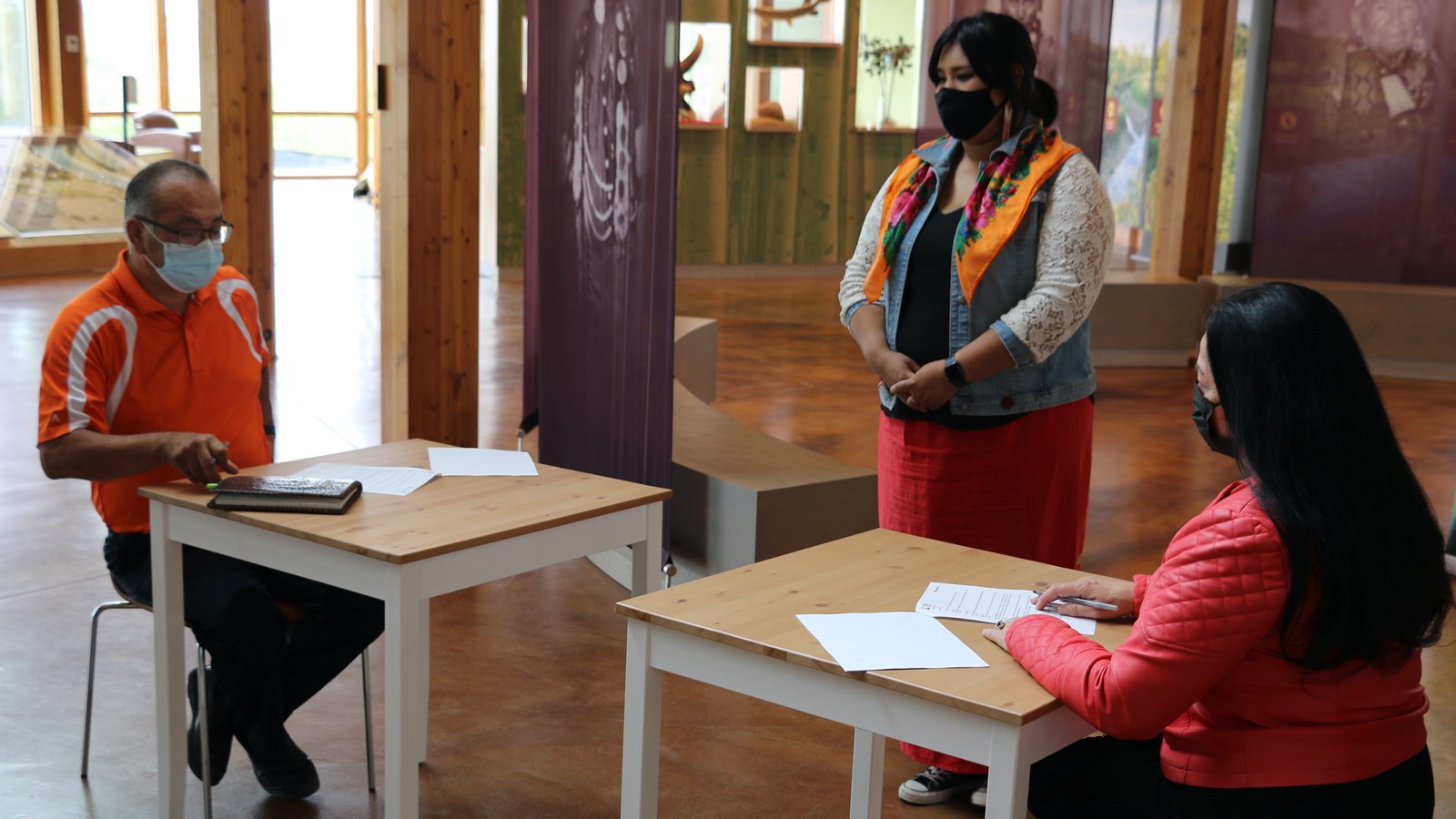 Felix Thomas (left) and Diane Boyko (right) sign the Nitōhtem partnership agreement